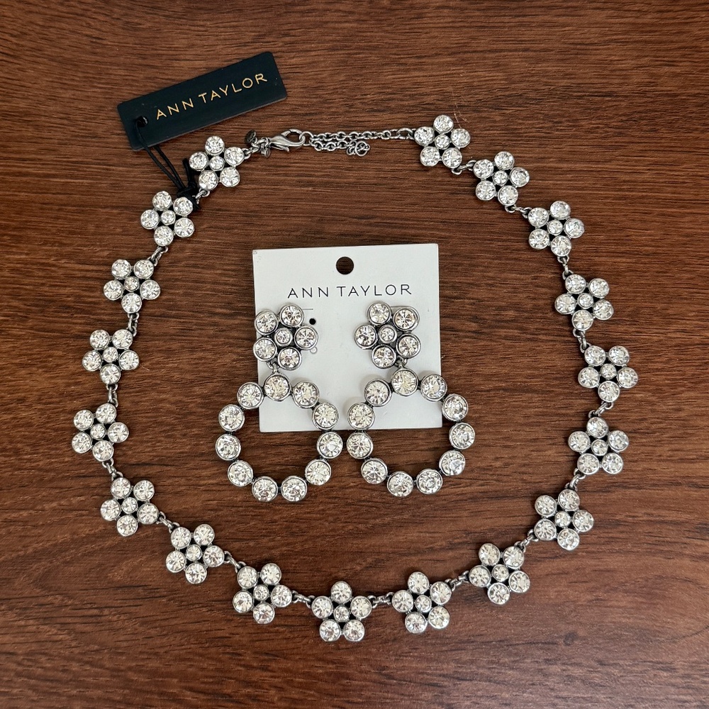 Stunning Jewelry Set - NEW!!